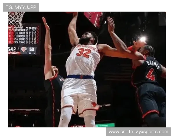 NBA猛龙西亚卡姆突破分球找到底角射手，助力球队再创辉煌